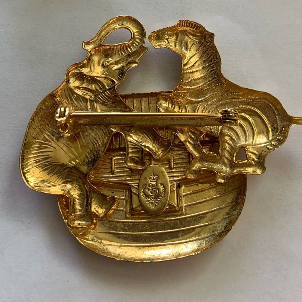 Premier Designs Gold Noah's Ark Brooch and Earrings Set - Picture 4 of 7